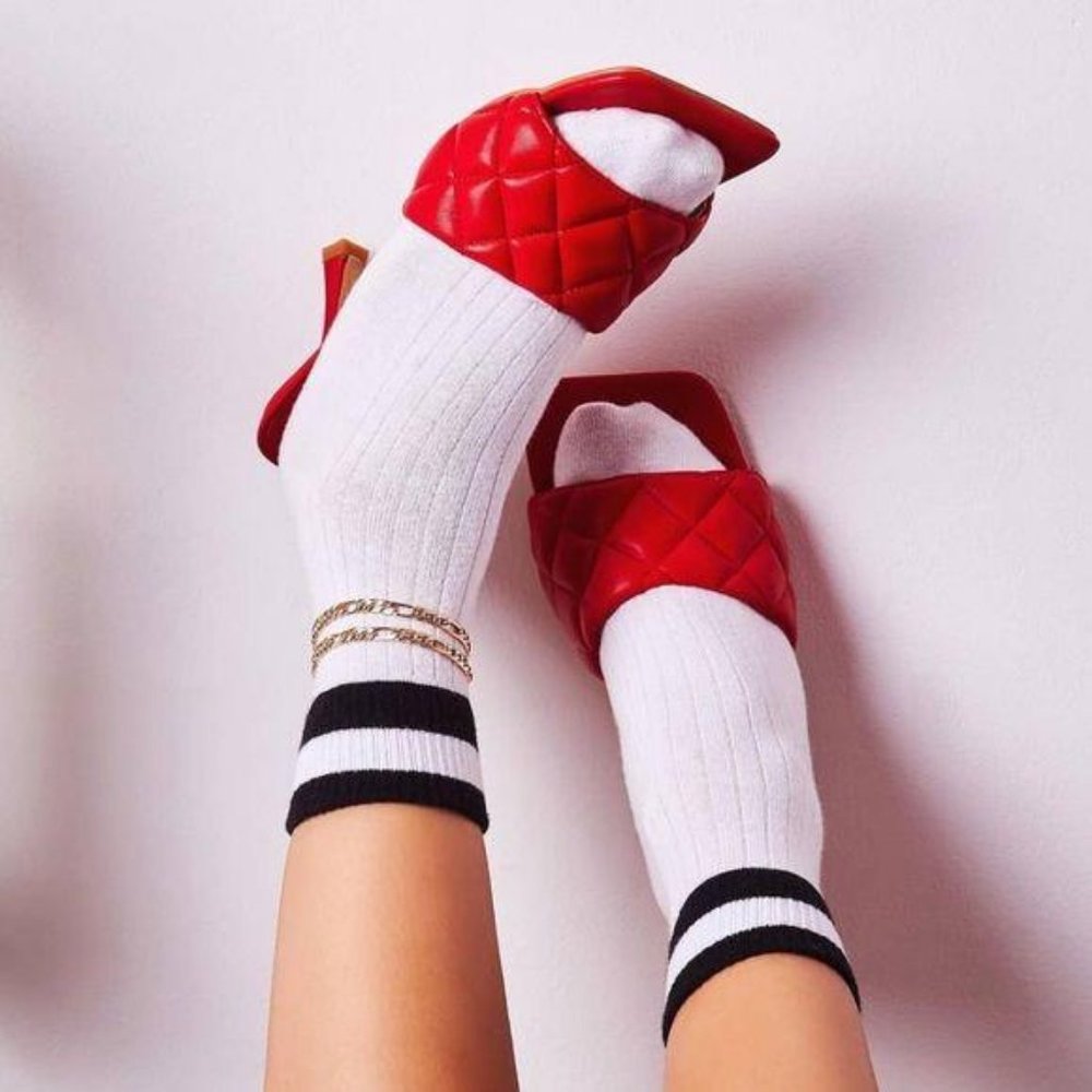 !! NEW !! SQUARE TOE Quilted Mules in Red - Picture 3 of 8